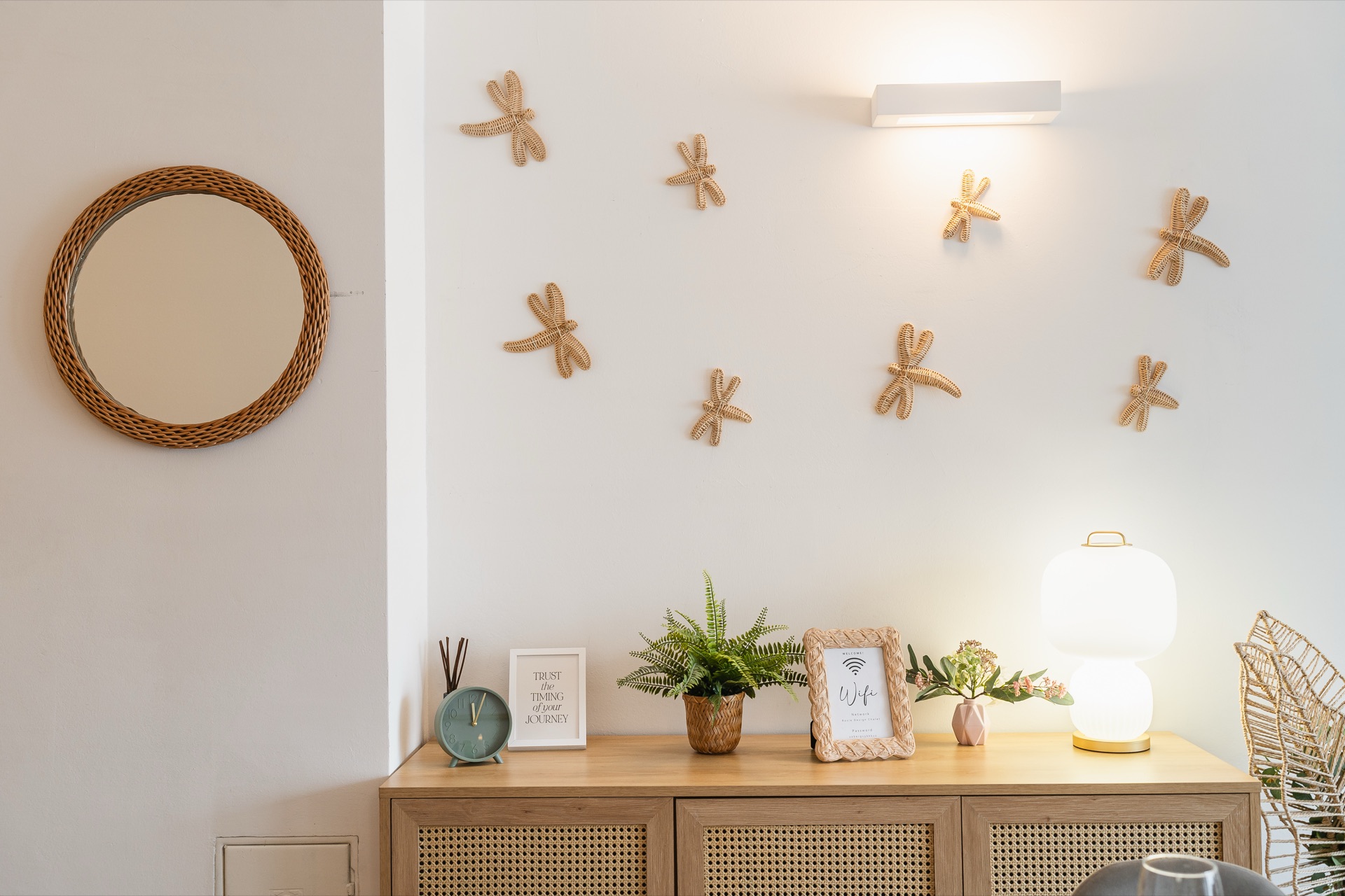 Detail-Aufnahme der hochwertigen Küchenausstattung im Alpstay Chalet Nr.1 Bad Kleinkirchheim – Qualitätsgeräte und durchdachte Details, Ferienwohnung Fotografie Kärnten
