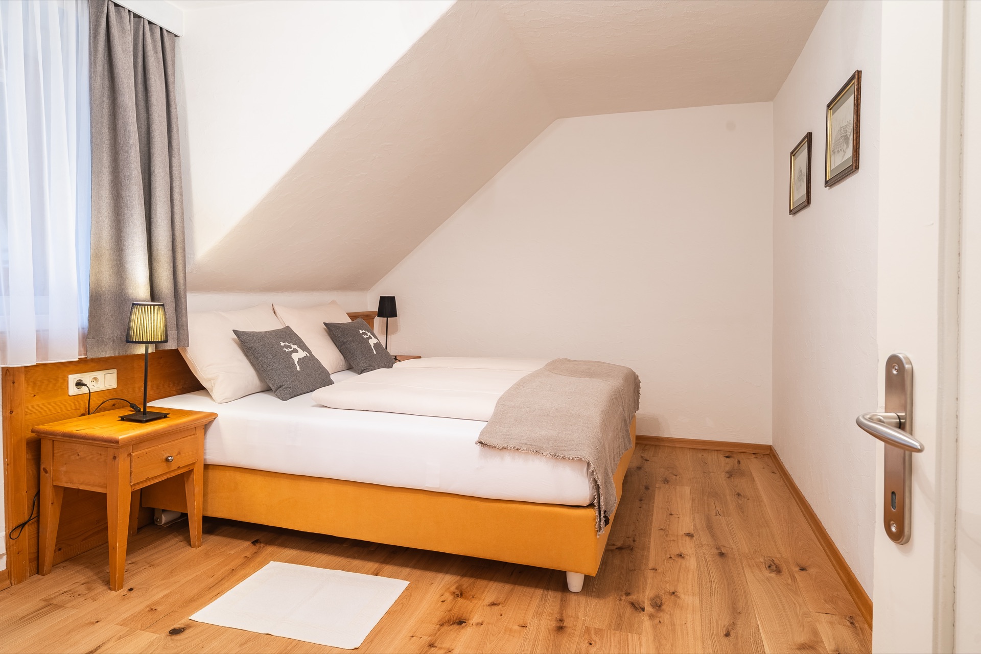 Landhaus Prägant Nr.18 — Schlafzimmer – Appartement Nr.18 Landhaus Prägant Bad Kleinkirchheim, professionelle Ferienwohnung Fotografie Kärnten